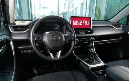 Toyota RAV4, 2021 год, 3 280 000 рублей, 9 фотография