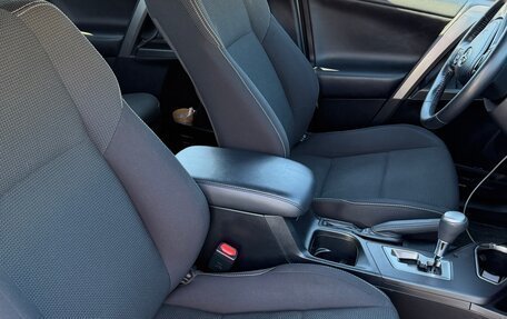 Toyota RAV4, 2018 год, 3 300 000 рублей, 13 фотография