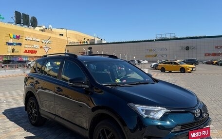 Toyota RAV4, 2018 год, 3 300 000 рублей, 3 фотография