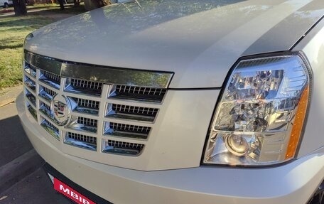 Cadillac Escalade III, 2011 год, 1 870 000 рублей, 10 фотография