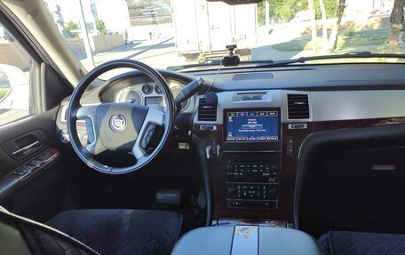 Cadillac Escalade III, 2011 год, 1 870 000 рублей, 22 фотография