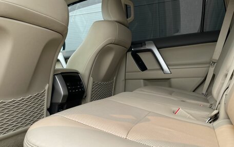 Toyota Land Cruiser Prado 150 рестайлинг 2, 2019 год, 5 840 000 рублей, 22 фотография