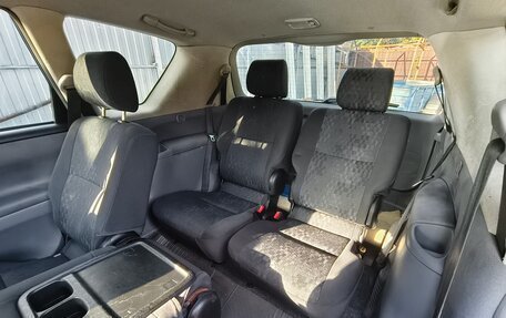 Toyota Avensis Verso I рестайлинг, 2002 год, 799 000 рублей, 25 фотография