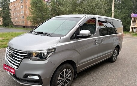 Hyundai Grand Starex Grand Starex I рестайлинг 2, 2019 год, 3 600 000 рублей, 4 фотография