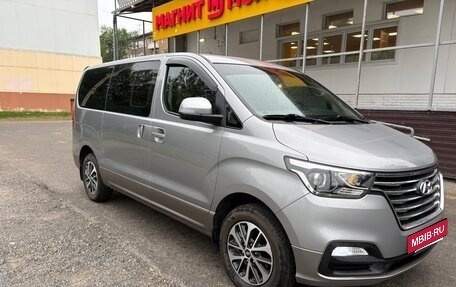 Hyundai Grand Starex Grand Starex I рестайлинг 2, 2019 год, 3 600 000 рублей, 2 фотография