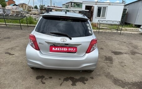 Toyota Vitz, 2013 год, 560 000 рублей, 3 фотография