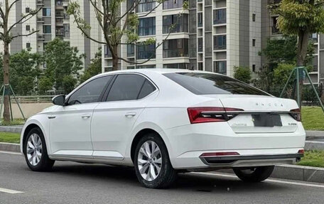 Skoda Superb III рестайлинг, 2023 год, 1 800 000 рублей, 4 фотография