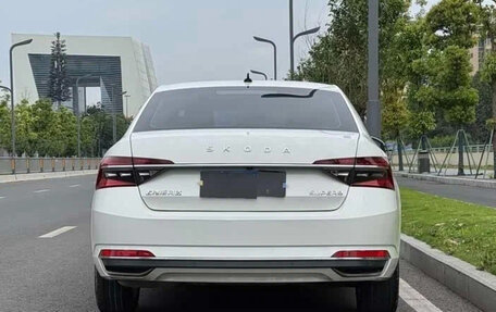 Skoda Superb III рестайлинг, 2023 год, 1 800 000 рублей, 3 фотография