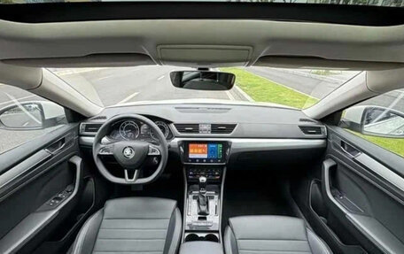 Skoda Superb III рестайлинг, 2023 год, 1 800 000 рублей, 6 фотография