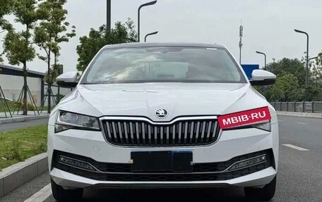 Skoda Superb III рестайлинг, 2023 год, 1 800 000 рублей, 2 фотография
