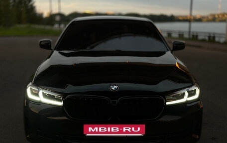 BMW 5 серия, 2018 год, 2 199 999 рублей, 13 фотография
