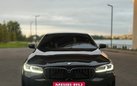 BMW 5 серия, 2018 год, 2 199 999 рублей, 11 фотография