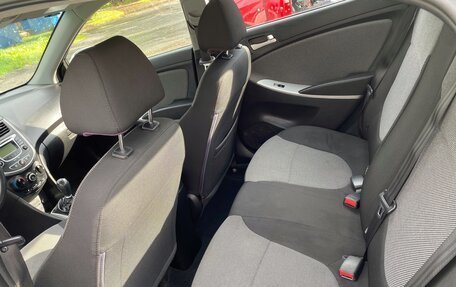 Hyundai Solaris II рестайлинг, 2013 год, 850 000 рублей, 26 фотография