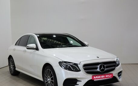 Mercedes-Benz E-Класс, 2019 год, 3 560 000 рублей, 3 фотография