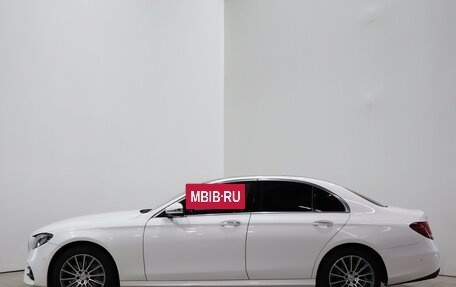 Mercedes-Benz E-Класс, 2019 год, 3 560 000 рублей, 8 фотография
