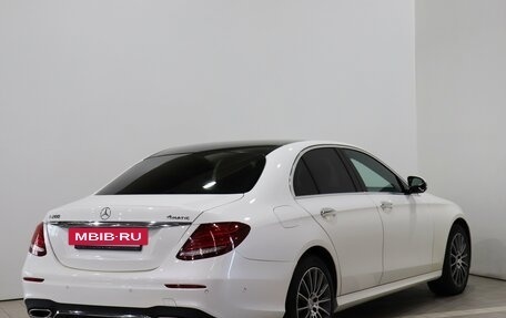 Mercedes-Benz E-Класс, 2019 год, 3 560 000 рублей, 5 фотография