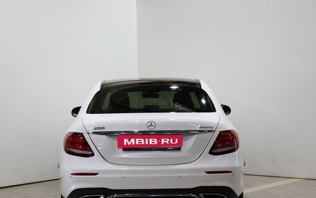 Mercedes-Benz E-Класс, 2019 год, 3 560 000 рублей, 6 фотография