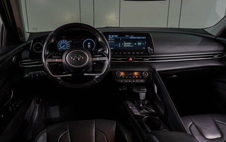 Hyundai Elantra, 2022 год, 1 999 000 рублей, 6 фотография