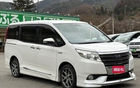 Toyota Noah III, 2014 год, 1 400 001 рублей, 1 фотография