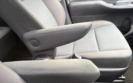 Toyota Noah III, 2014 год, 1 400 001 рублей, 19 фотография