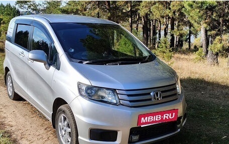 Honda Freed I, 2010 год, 830 000 рублей, 2 фотография