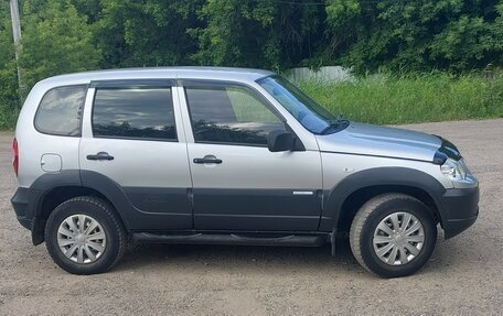 Chevrolet Niva I рестайлинг, 2011 год, 585 000 рублей, 3 фотография