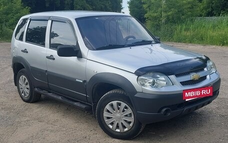Chevrolet Niva I рестайлинг, 2011 год, 585 000 рублей, 2 фотография