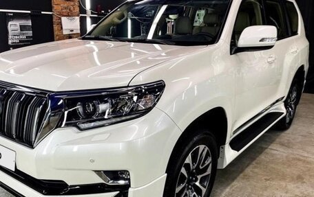 Toyota Land Cruiser Prado 150 рестайлинг 2, 2022 год, 7 300 000 рублей, 5 фотография