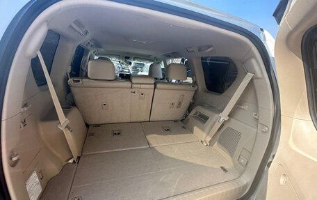 Toyota Land Cruiser Prado 150 рестайлинг 2, 2022 год, 7 300 000 рублей, 9 фотография