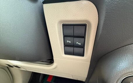 Toyota Land Cruiser Prado 150 рестайлинг 2, 2022 год, 7 300 000 рублей, 15 фотография