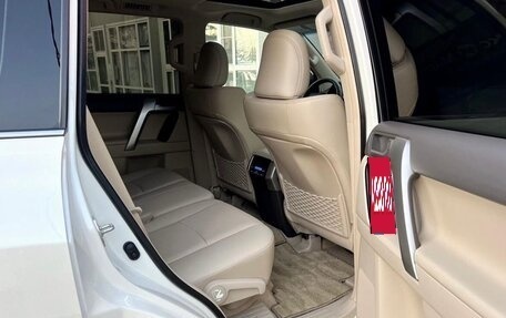Toyota Land Cruiser Prado 150 рестайлинг 2, 2022 год, 7 300 000 рублей, 17 фотография
