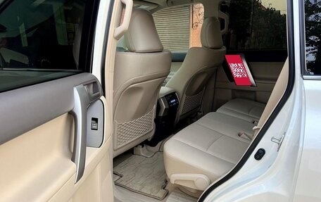 Toyota Land Cruiser Prado 150 рестайлинг 2, 2022 год, 7 300 000 рублей, 16 фотография