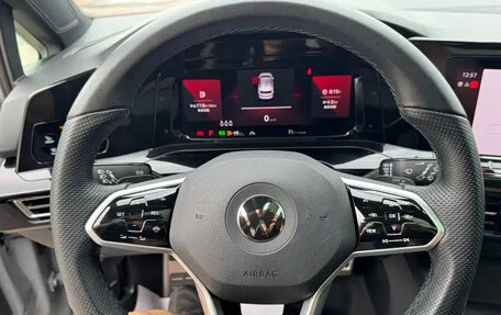 Volkswagen Golf VIII, 2022 год, 1 850 000 рублей, 13 фотография