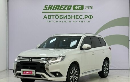 Mitsubishi Outlander III рестайлинг 3, 2022 год, 2 250 000 рублей, 1 фотография