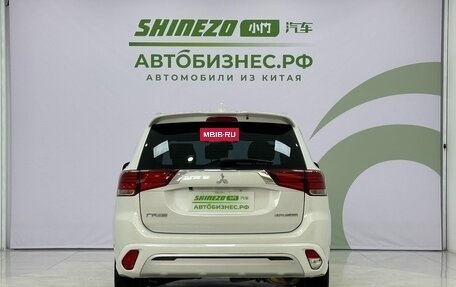 Mitsubishi Outlander III рестайлинг 3, 2022 год, 2 250 000 рублей, 6 фотография