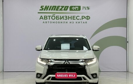Mitsubishi Outlander III рестайлинг 3, 2022 год, 2 250 000 рублей, 2 фотография