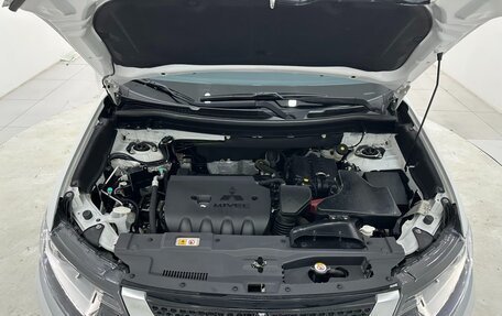 Mitsubishi Outlander III рестайлинг 3, 2022 год, 2 250 000 рублей, 16 фотография