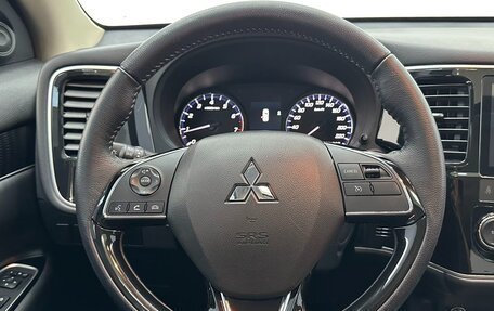Mitsubishi Outlander III рестайлинг 3, 2022 год, 2 250 000 рублей, 12 фотография