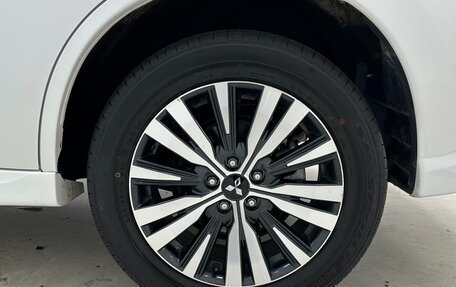 Mitsubishi Outlander III рестайлинг 3, 2022 год, 2 250 000 рублей, 17 фотография