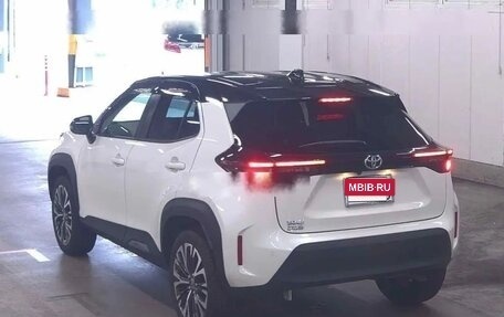 Toyota Yaris Cross, 2021 год, 1 595 000 рублей, 3 фотография