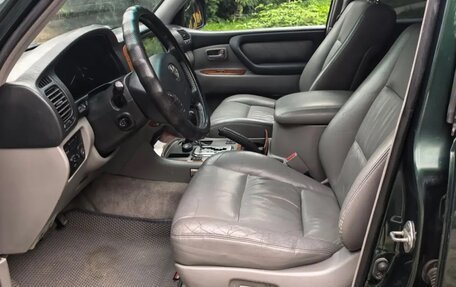 Toyota Land Cruiser 100 рестайлинг 2, 2004 год, 1 790 000 рублей, 10 фотография