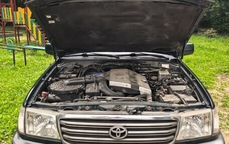 Toyota Land Cruiser 100 рестайлинг 2, 2004 год, 1 790 000 рублей, 9 фотография