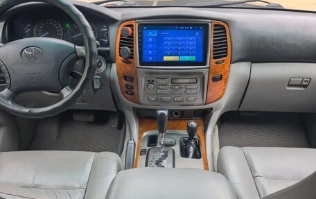 Toyota Land Cruiser 100 рестайлинг 2, 2004 год, 1 790 000 рублей, 11 фотография