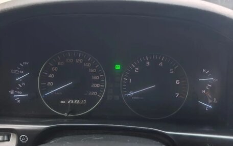 Toyota Land Cruiser 100 рестайлинг 2, 2004 год, 1 790 000 рублей, 12 фотография