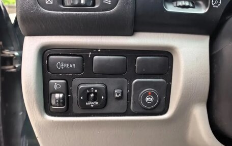 Toyota Land Cruiser 100 рестайлинг 2, 2004 год, 1 790 000 рублей, 13 фотография