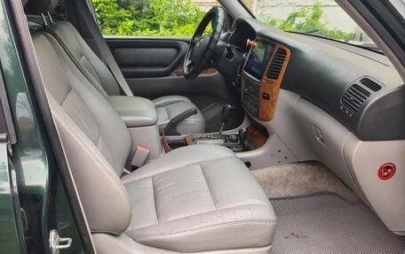 Toyota Land Cruiser 100 рестайлинг 2, 2004 год, 1 790 000 рублей, 16 фотография