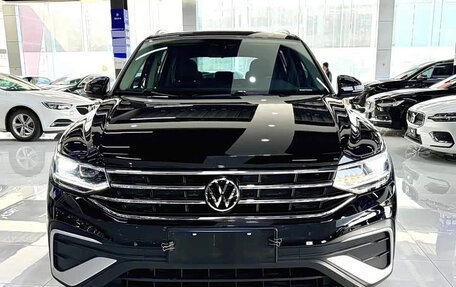 Volkswagen Tiguan II, 2023 год, 2 580 000 рублей, 2 фотография