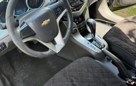 Chevrolet Cruze II, 2010 год, 670 000 рублей, 9 фотография