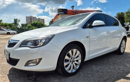 Opel Astra J, 2011 год, 649 000 рублей, 1 фотография