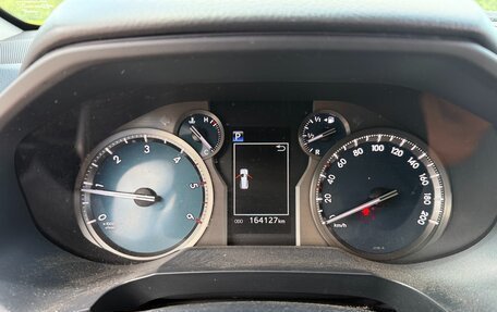 Toyota Land Cruiser Prado 150 рестайлинг 2, 2019 год, 6 000 000 рублей, 12 фотография